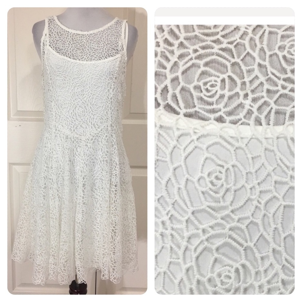 NWT! NBD white floral lace dress